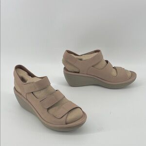 Clark’s Reedly Juno Sandal in Sand 10M S44